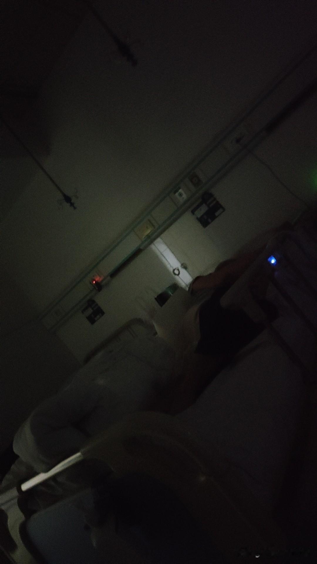 据说在医院里点外卖，经常会收到两份一模一样的，一份是正常外卖员送的，一份就不知道