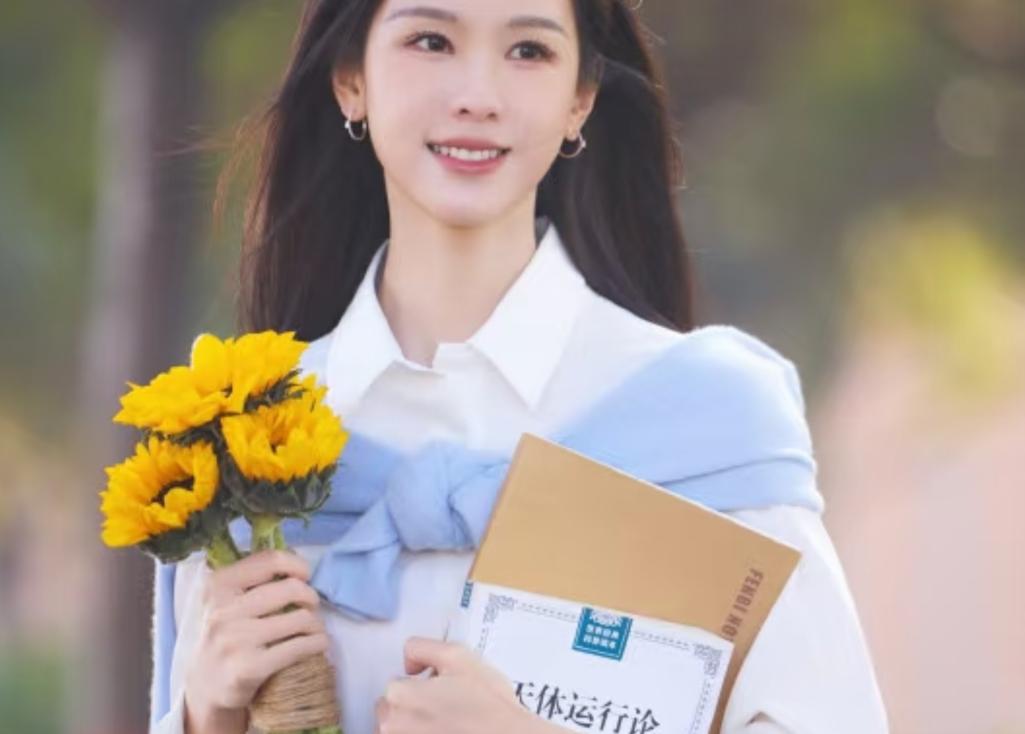 混迹娱乐圈的五大校花女神，你觉得谁最美？陈都灵，南航出来的高智商学霸，当年凭借