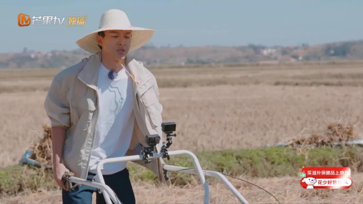张晚意这人也太老实了吧？让他干活他真一点儿都不偷懒啊！《花儿与少年》全员来到