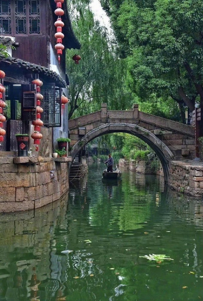 苏州园林是最温婉的江南气息，诗情画意，好生惬意！