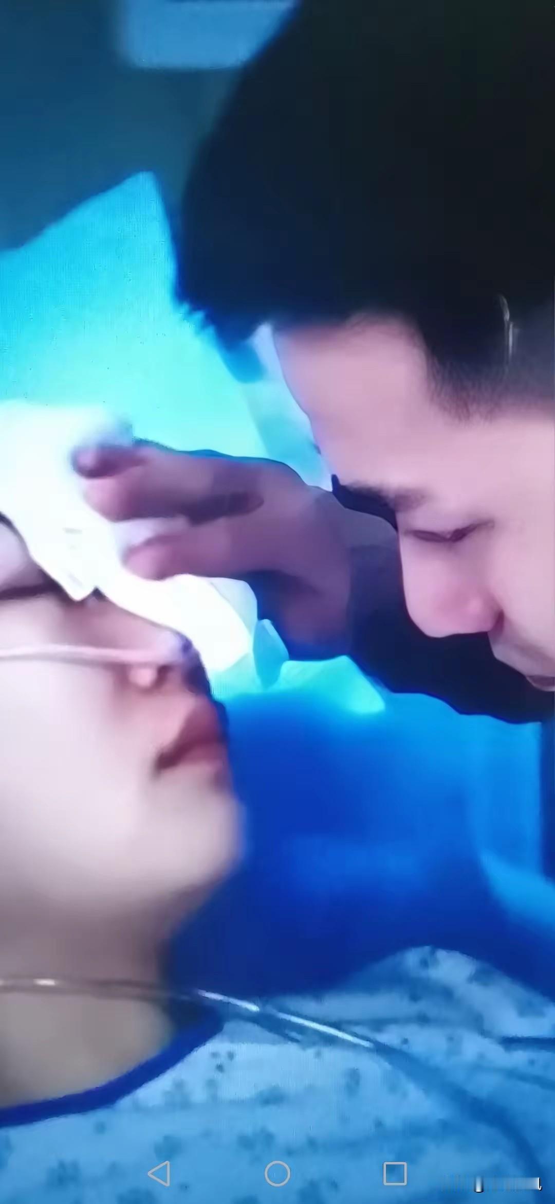 催泪！妻子病危，医院已下病危通知书，丈夫红了眼眶说：为了给你治病，花光了家里所有