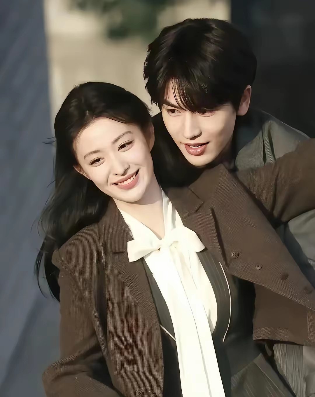 张凌赫和8个一线女演员，全搭了一遍。别人是演一部剧，他是集邮。白鹿、虞书欣、赵今