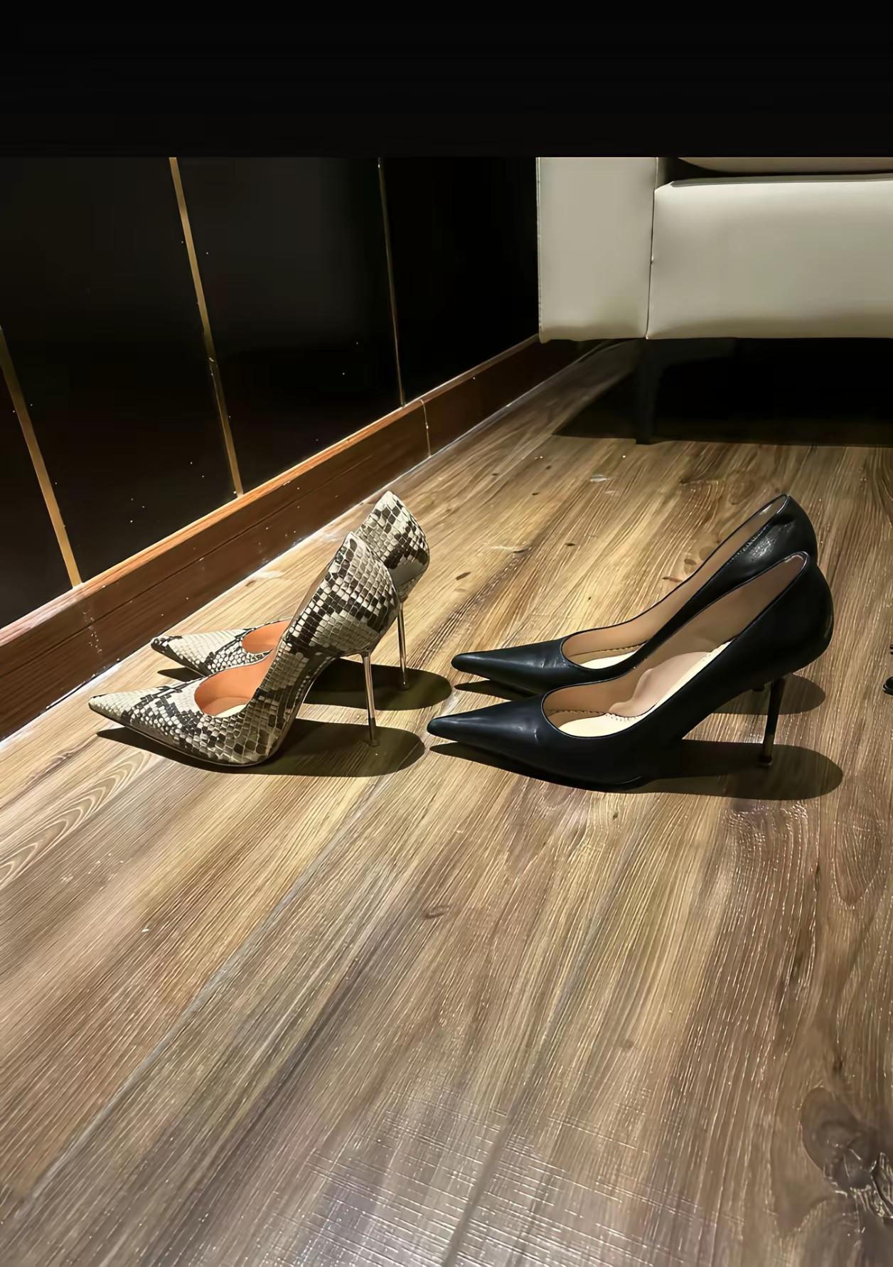 这么细3的跟，很容易崴脚啊，佩服能穿这双鞋的女王