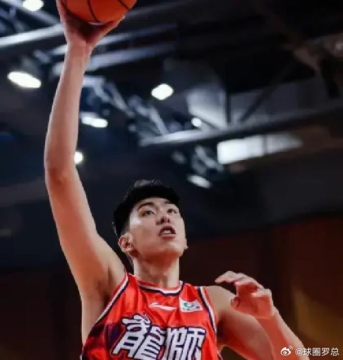 徐昕天赋不输同期球星国产内线新希望媒体人点评：文班亚马独一无二，但2米26的徐昕