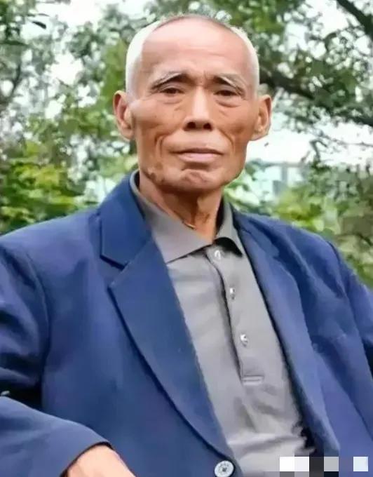 1949年，杀害过小萝卜头的国民党特务杨钦典，偷偷将19名革命志士放出监狱，这一