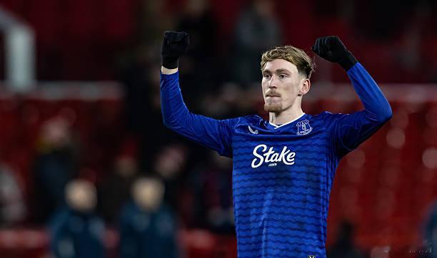 诺丁汉森林0比2埃弗顿埃弗顿赛季双杀森林，莫耶斯证明了自己就是比戴奇能力更强。