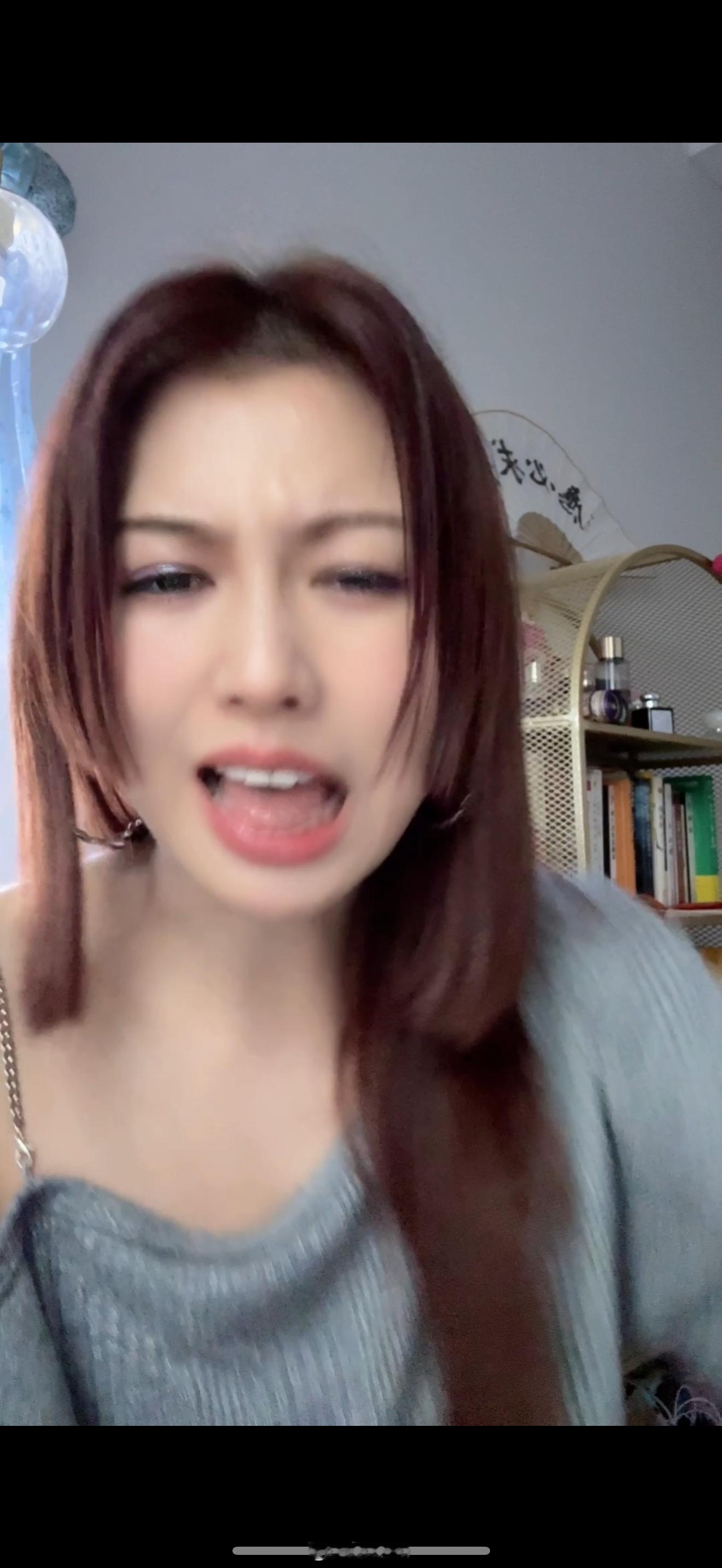 他妈的我真的脑子经常宕机……我定了个行程带爸妈去日本，本来今天飞大阪，我从深圳飞