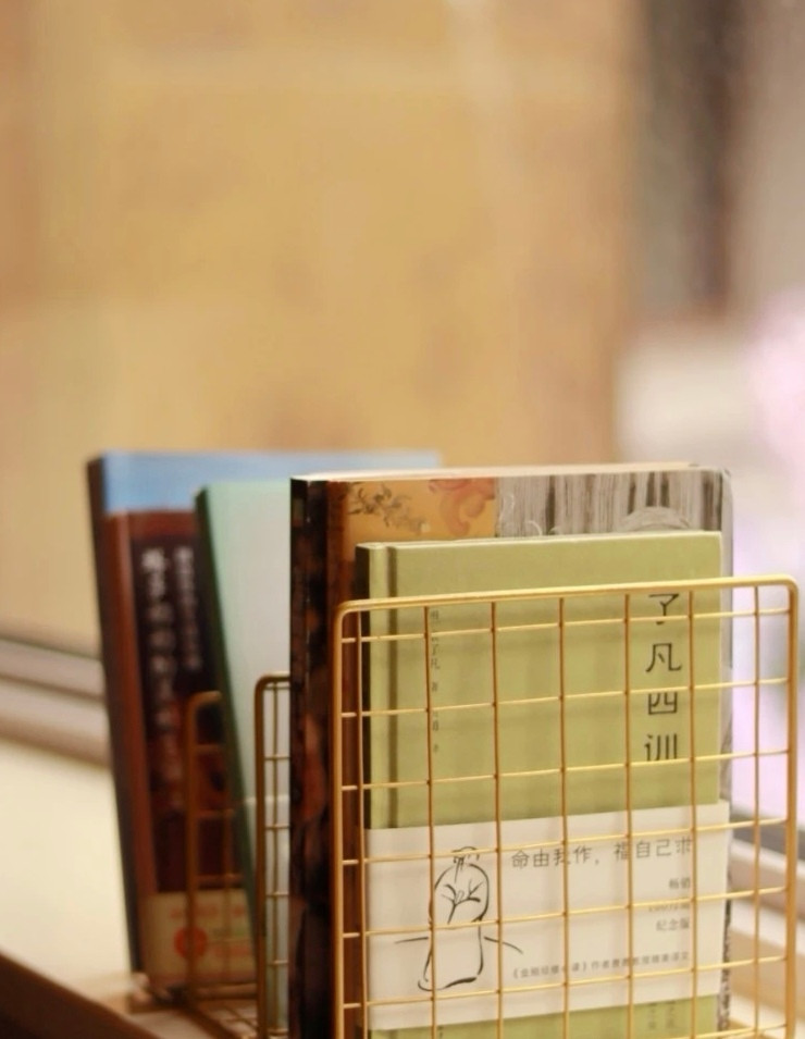 一位大律师说得很实在：&34;110不是万能的，如果你家里无权无势，一定要记住这5个电话，真的能帮你