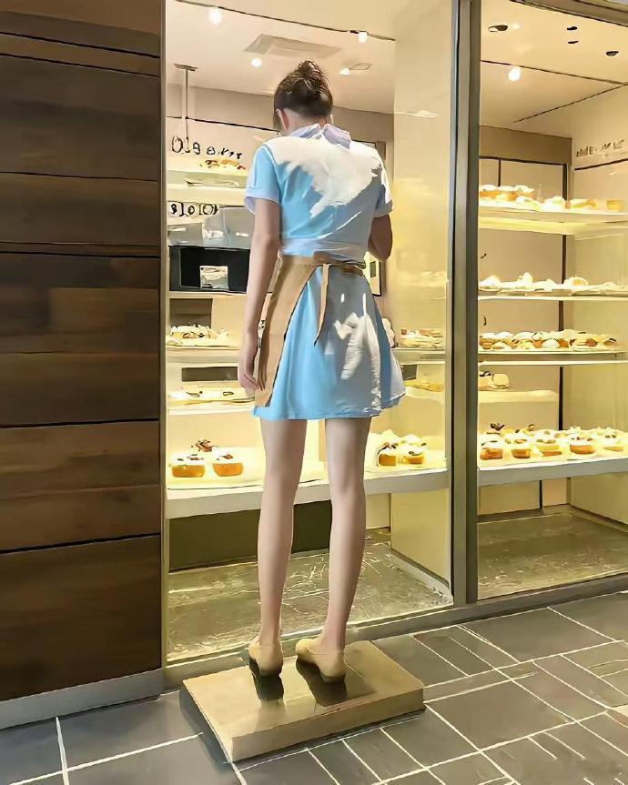 好利来的店员穿搭，真是独树一帜​​​​