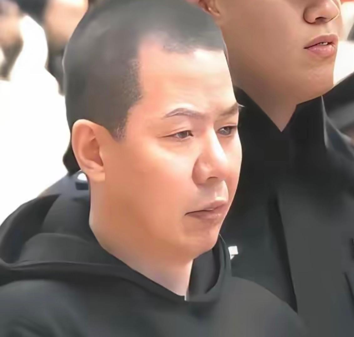 2013年，山西黑老大“小四毛”被妻子捞出监狱。出狱后，这个敛财五千余万、坐牢像