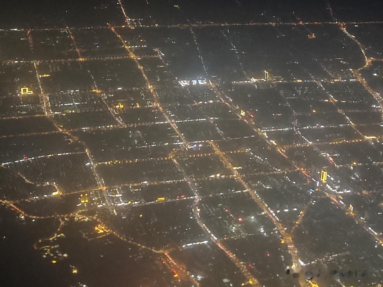 宇宙无边无际,到底有多大呢?我相信人类的智慧，当然也就是相信科学，但我不相信