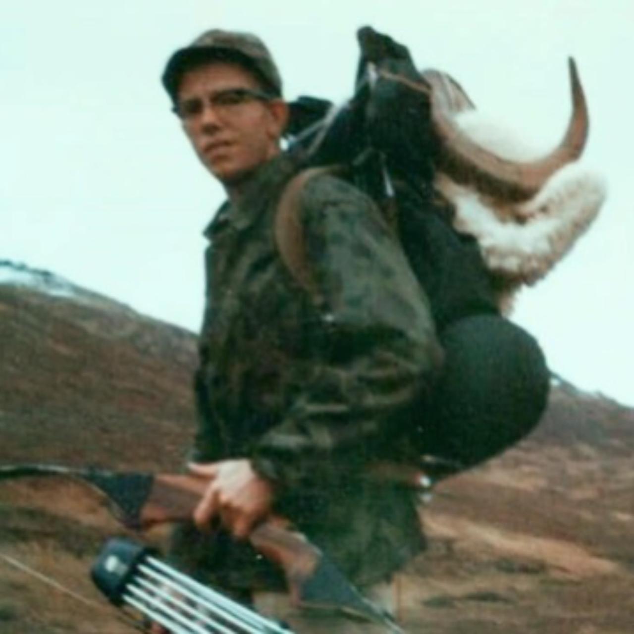 1983年6月，一名17岁少女赤脚奔跑在阿拉斯加州安克雷奇（Anchorage）
