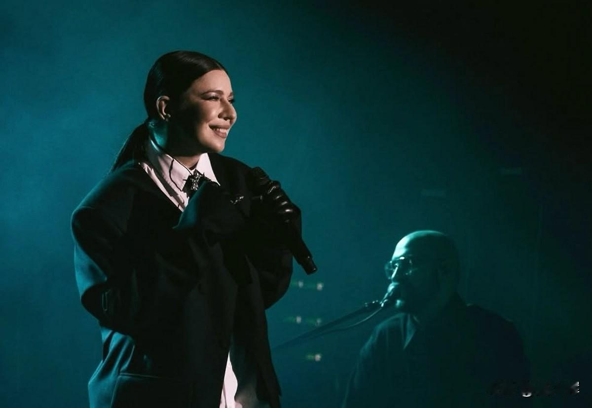 歌手叶尔卡放弃乌克兰国籍，正式加入俄罗斯国籍43岁歌手伊丽莎白·伊万齐夫（