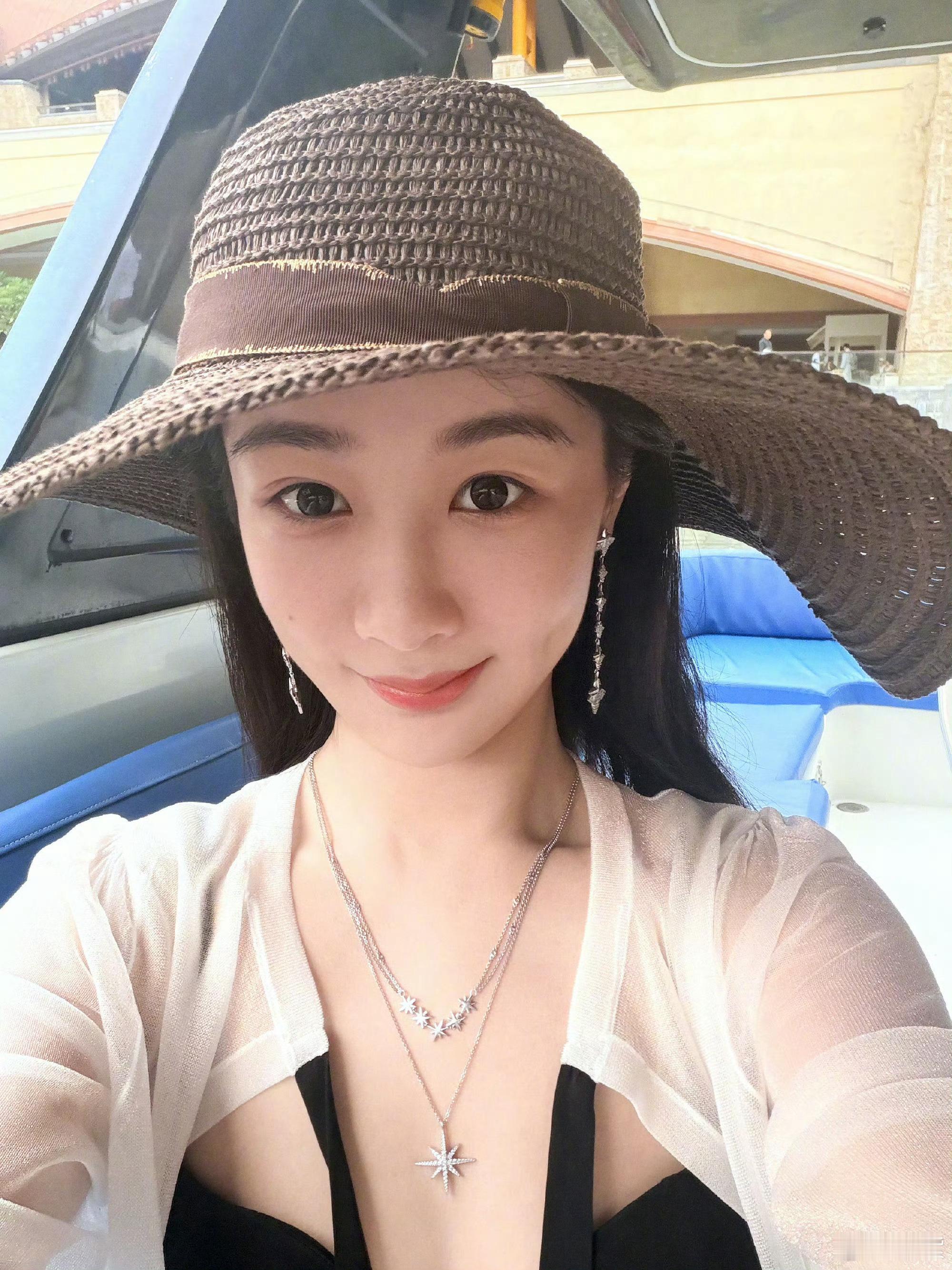 杨紫yz杨紫董竹君yz杨紫玉兰花开君再来“玫瑰的光芒只是一时的，而她
