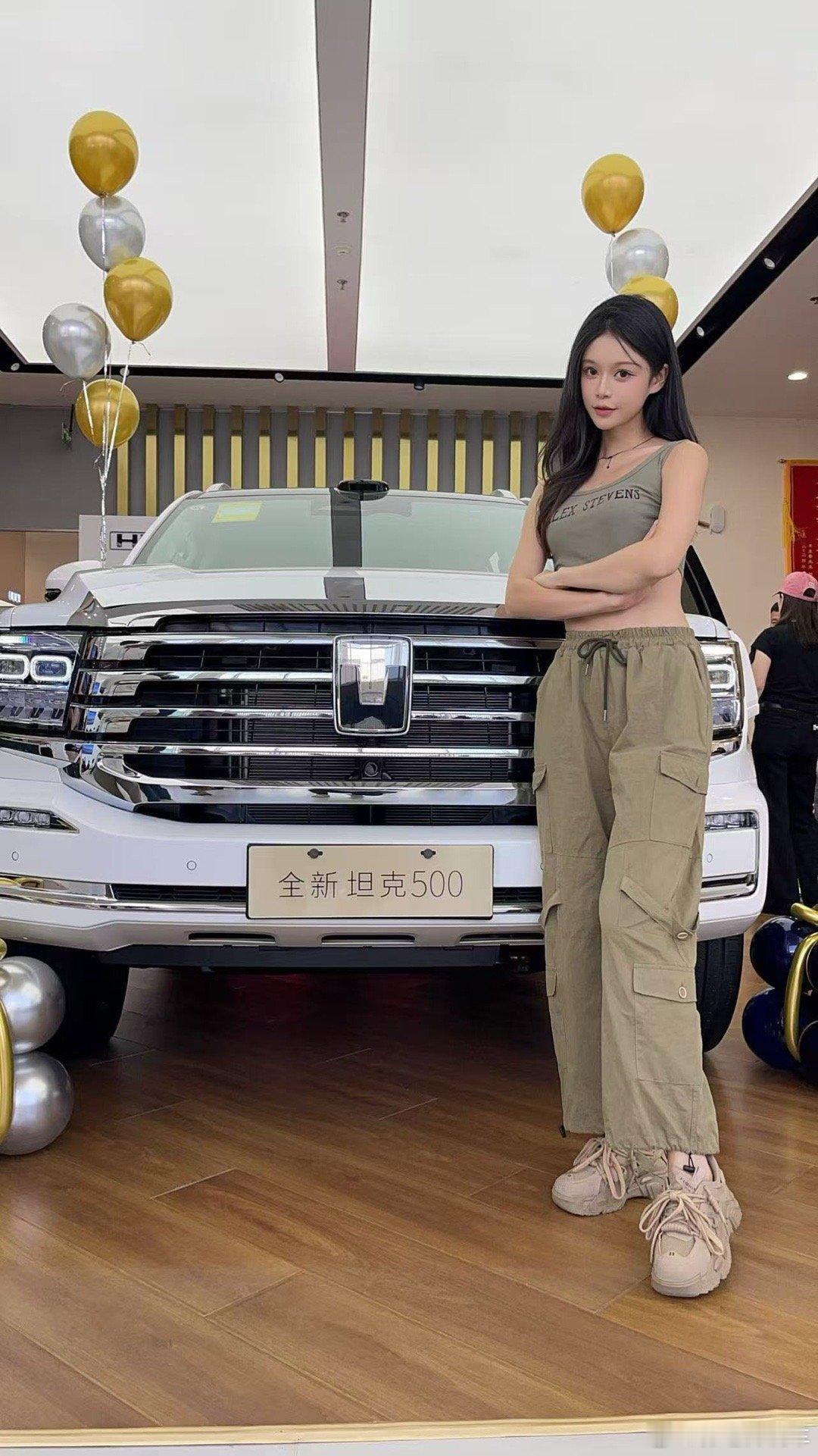 1米8的大个儿在全新坦克500面前显得就娇小了​​​