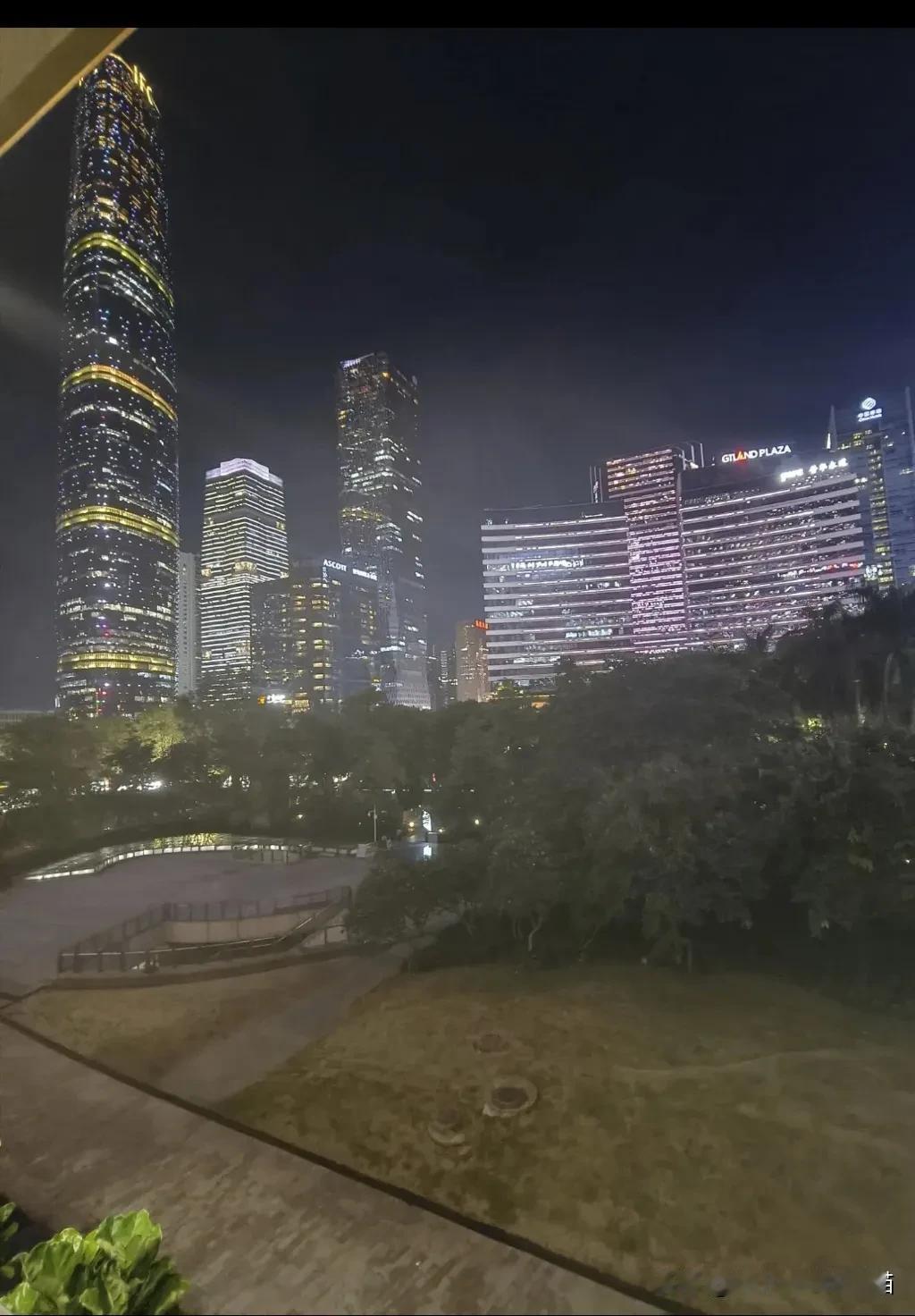 35岁失业，真像掉进了焦虑黑洞。就像老秦，离职俩月投50多份简历，仅3个面试还全