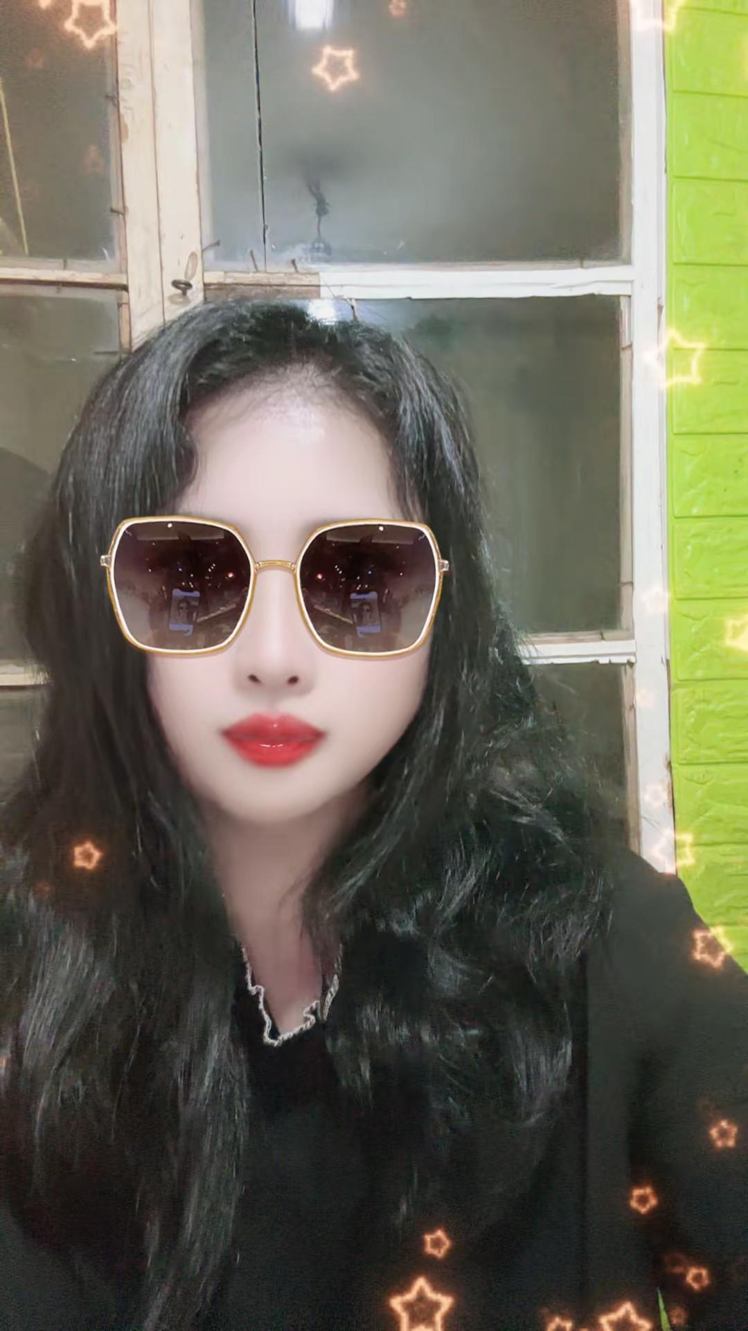 老娘素颜一个，让你们看着