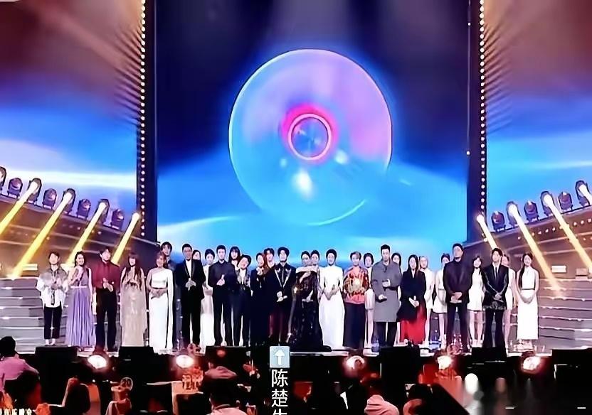 C位这东西，有时候真不是靠争、靠抢、靠粉丝砸钱就能来的。央视六公主亲自下场告诉你