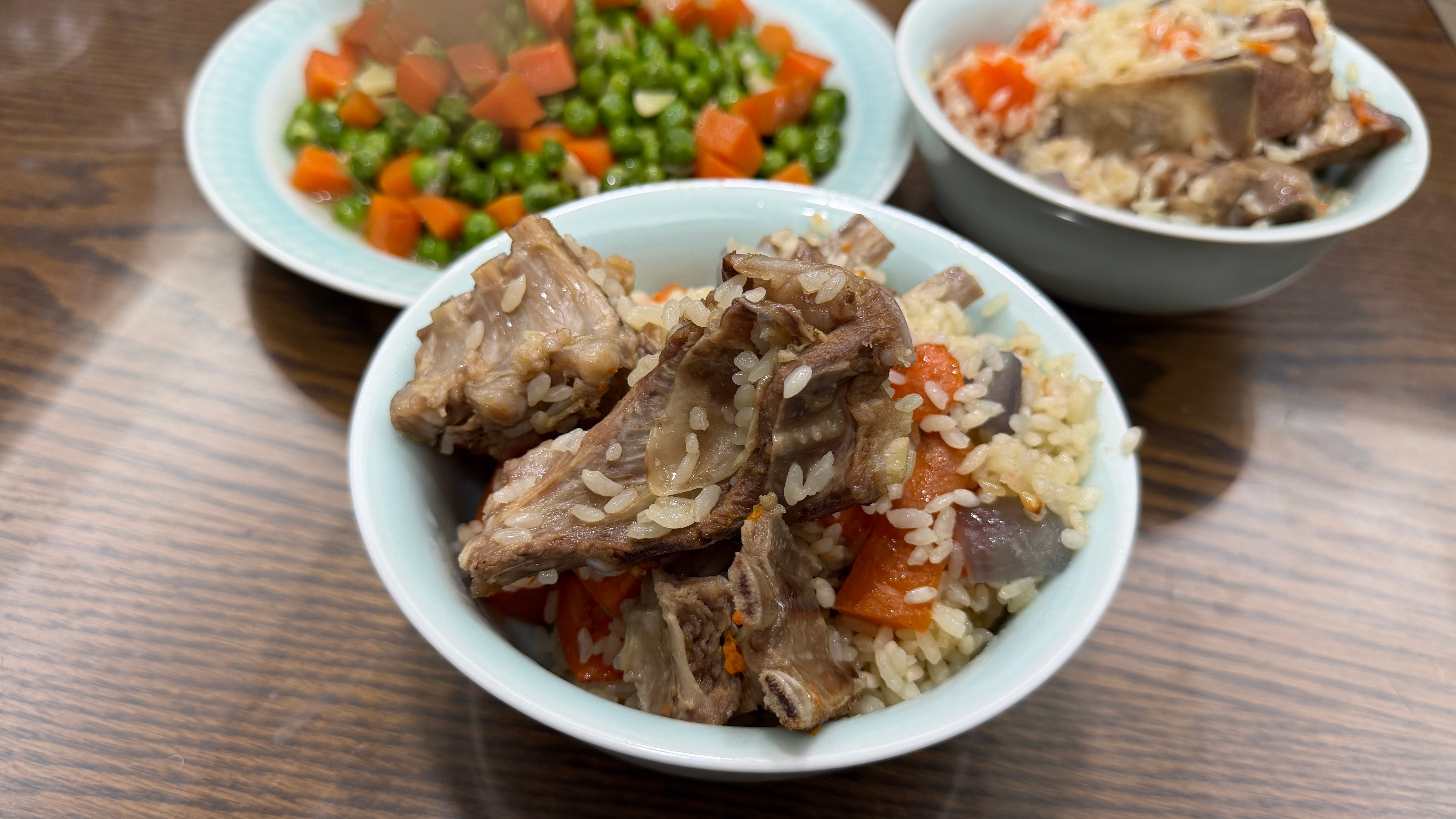 深夜放个毒～我爸刚做好的，宁夏滩羊版抓饭米饭粒粒分明，羊肉软烂鲜香～🐑