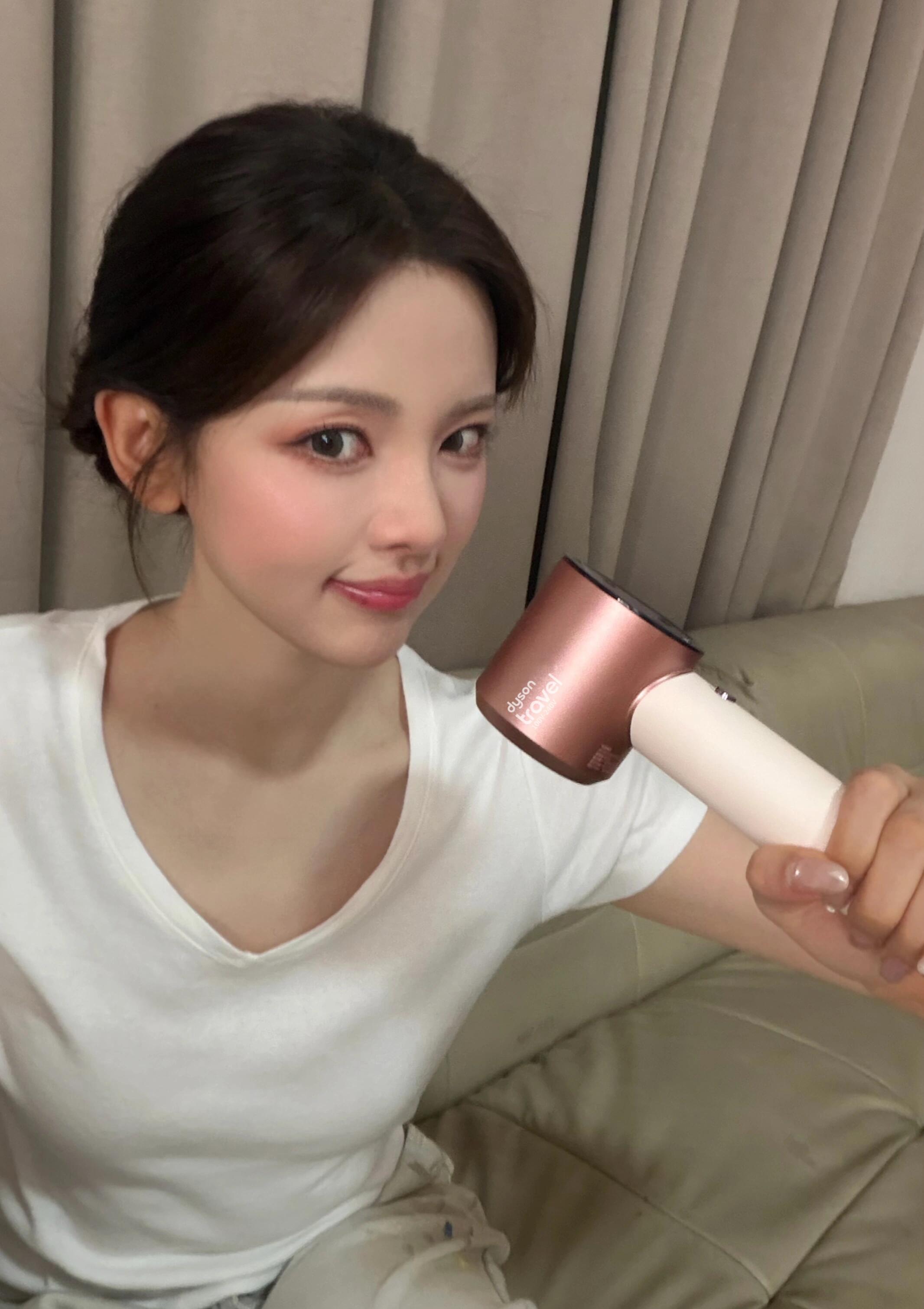 杨超越宝宝🍠更新说“🎀[害羞][害羞][害羞]下午好呀☕️”