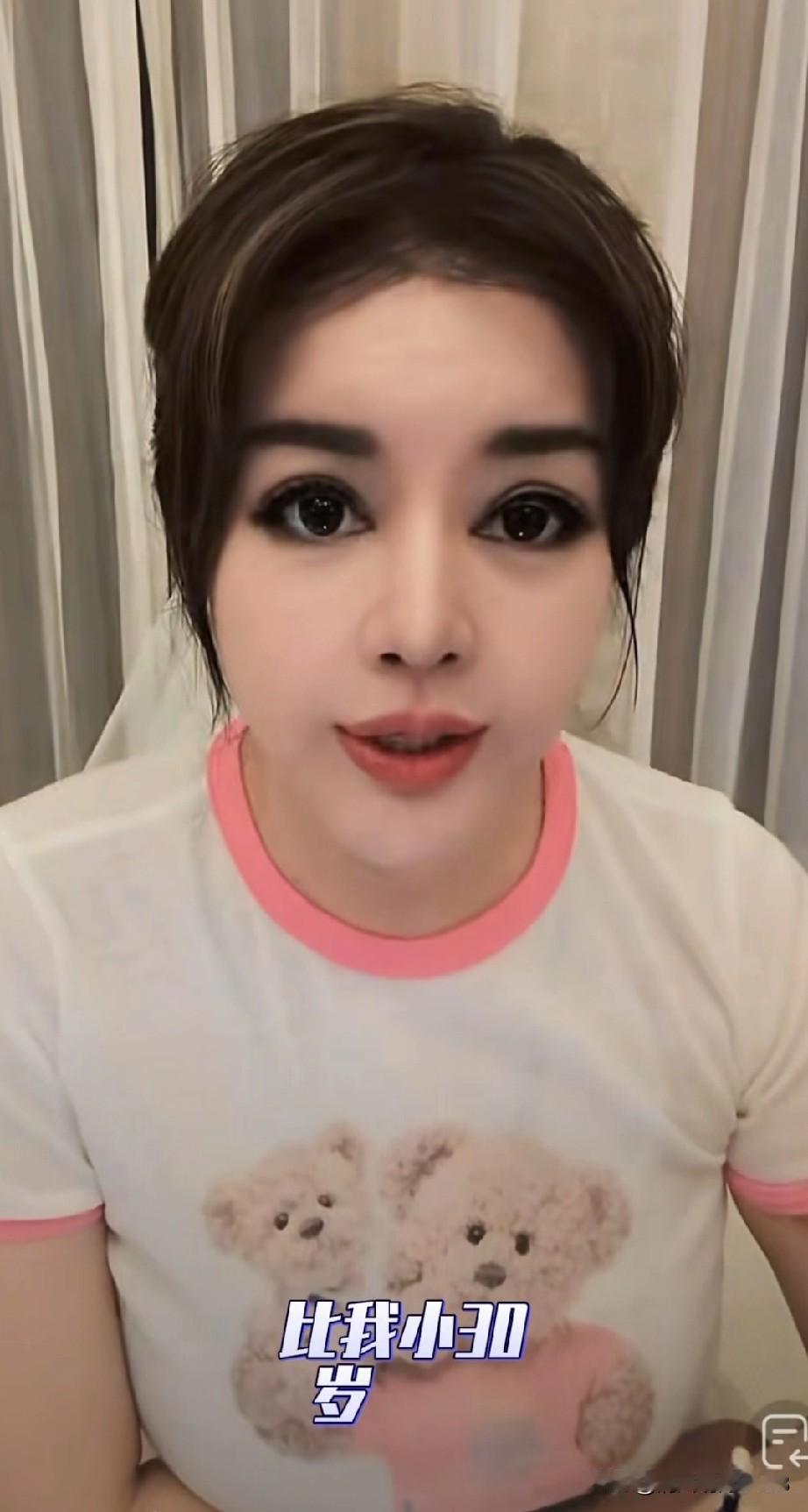 于文红说她的小男友比罗兰多小10岁，比她小30岁！她说年龄在普通人那里可能是问题