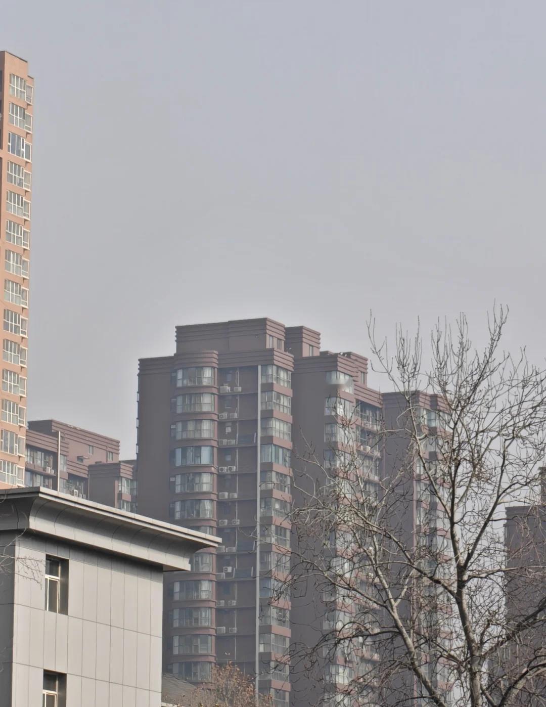 石家庄霾和山西霾的不同图一是石家庄今天拍的，pm2.5176，不算很高，几