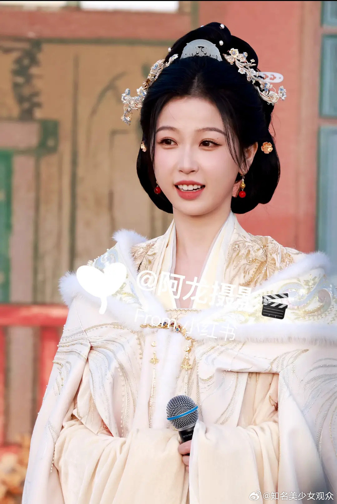 虞书欣新戏开机图，终于露脸了，来看看颜值状态如何？