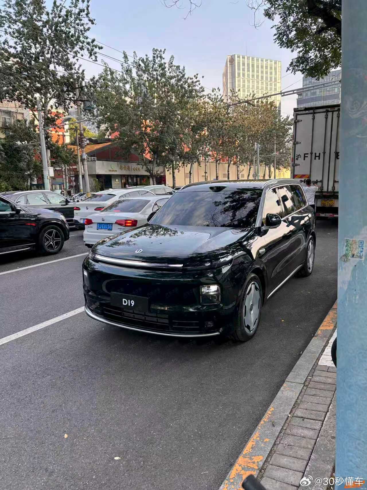 9系SUV卷王曝光！零跑D19实拍：5米+车长，3米轴距，激光雷达，大六座，大饼