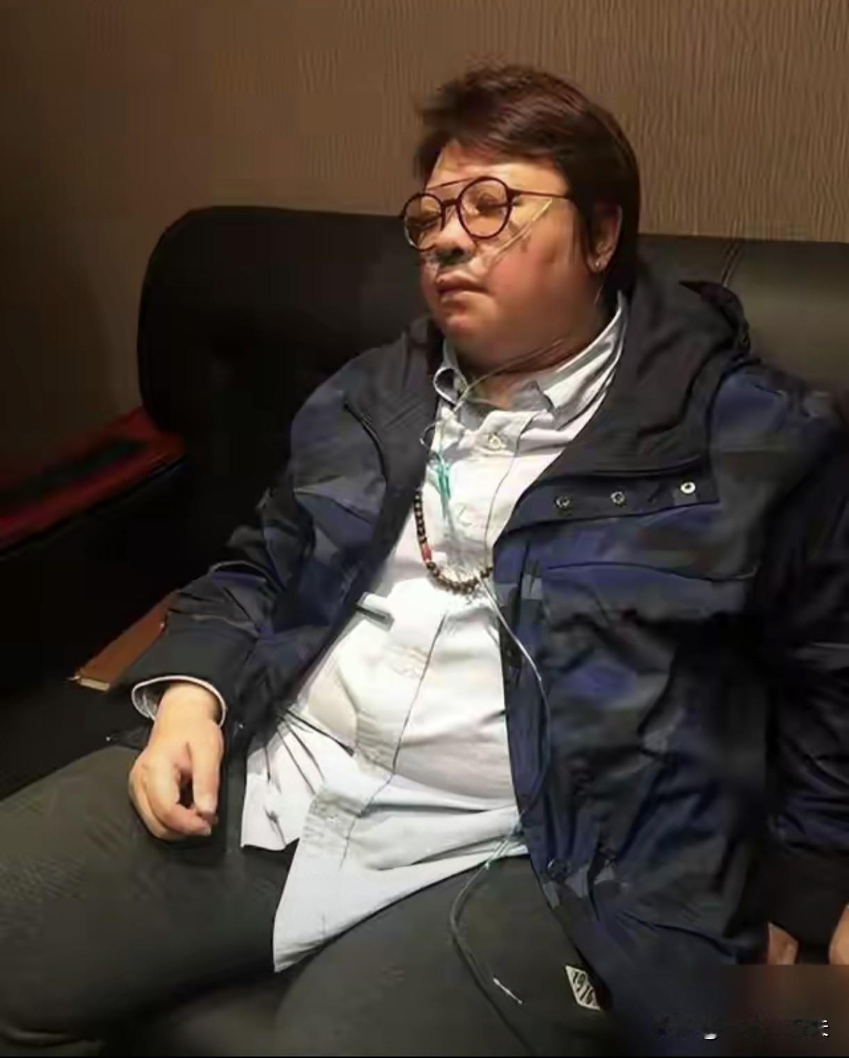 现代化网络舆论，传播既快且广。尤其是对名人日常，那传播速度，比电波快无数倍，光纤