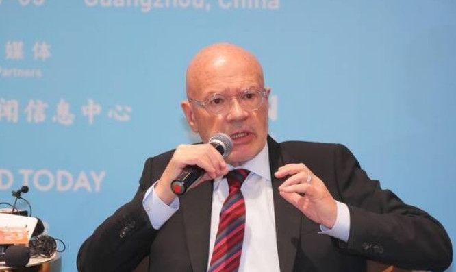老美为啥死盯着咱中国不放？英国有个叫马丁·雅克的明白人说得透亮，美国这国家满打满