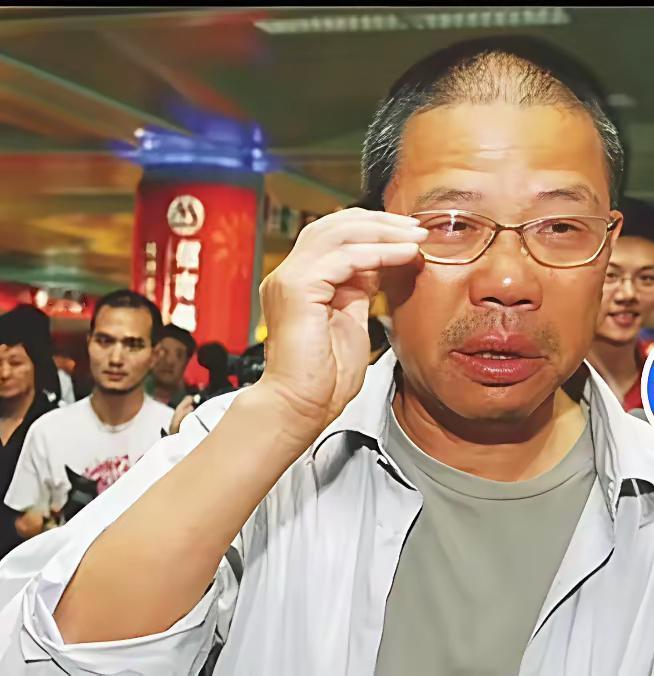钟睒睒在舆论漩涡中，他始终没借势去掀宗庆后的“老底”。商战常有摩擦，可在自身被攻