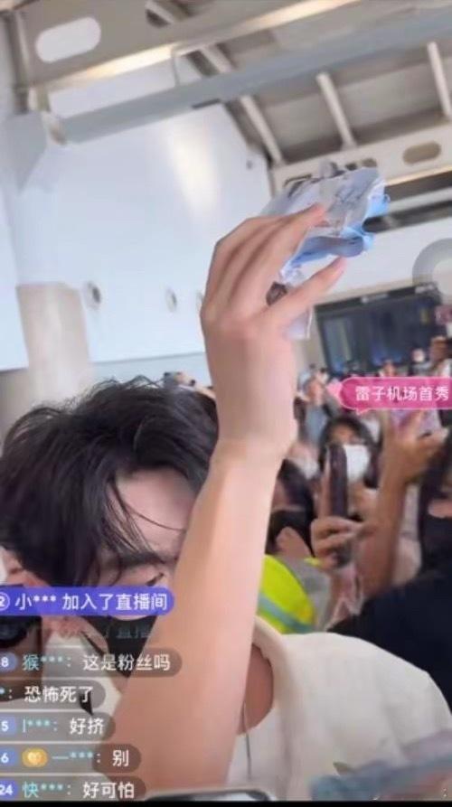 业内曝片方避雷粉丝爱闹的演员因粉丝行为不当，一些演员成为片方避雷的对象，体现了流