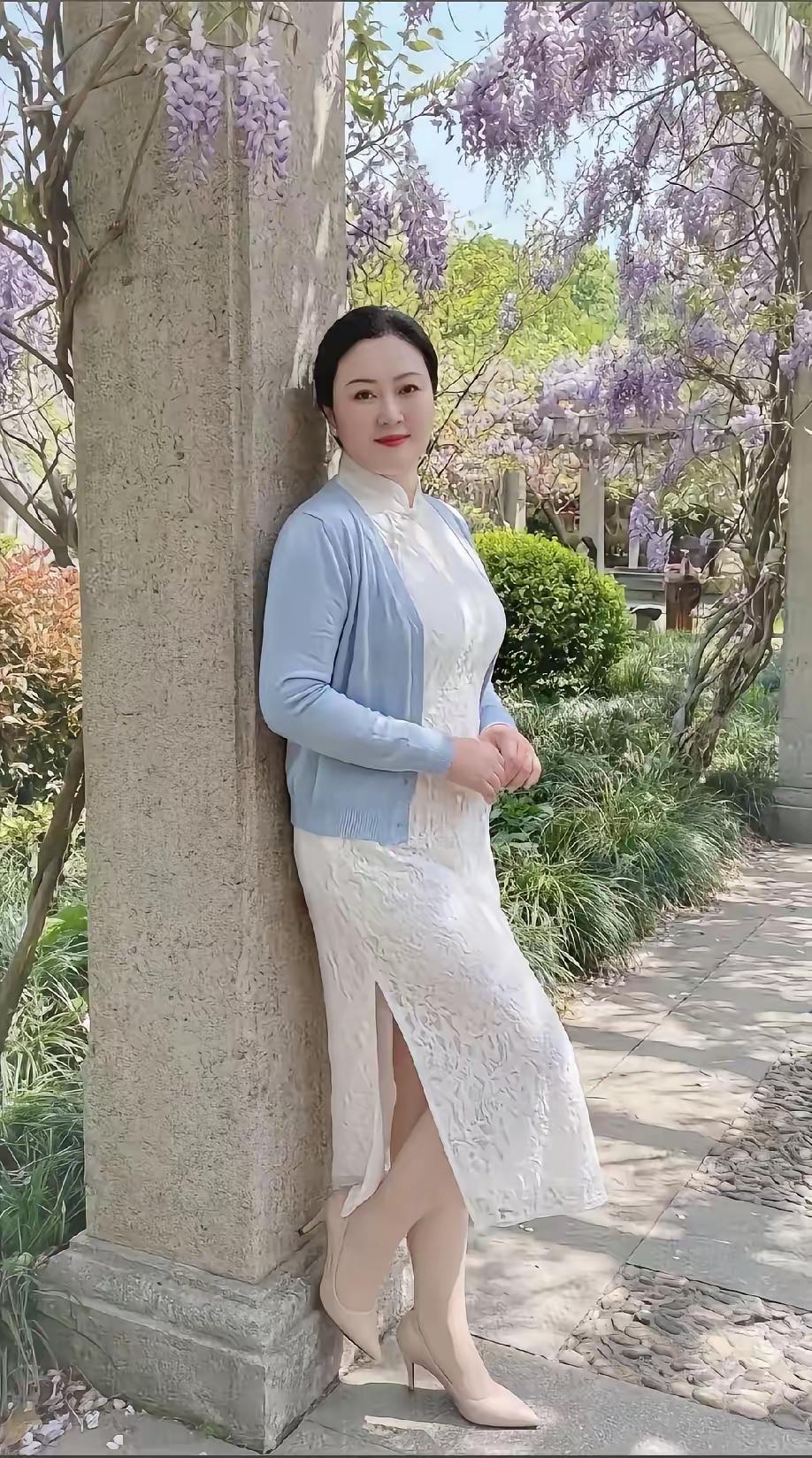 50岁单身女这个年龄再婚，能找个心疼能照顾你，性格相投脾气好，愿意付出，能聊得来