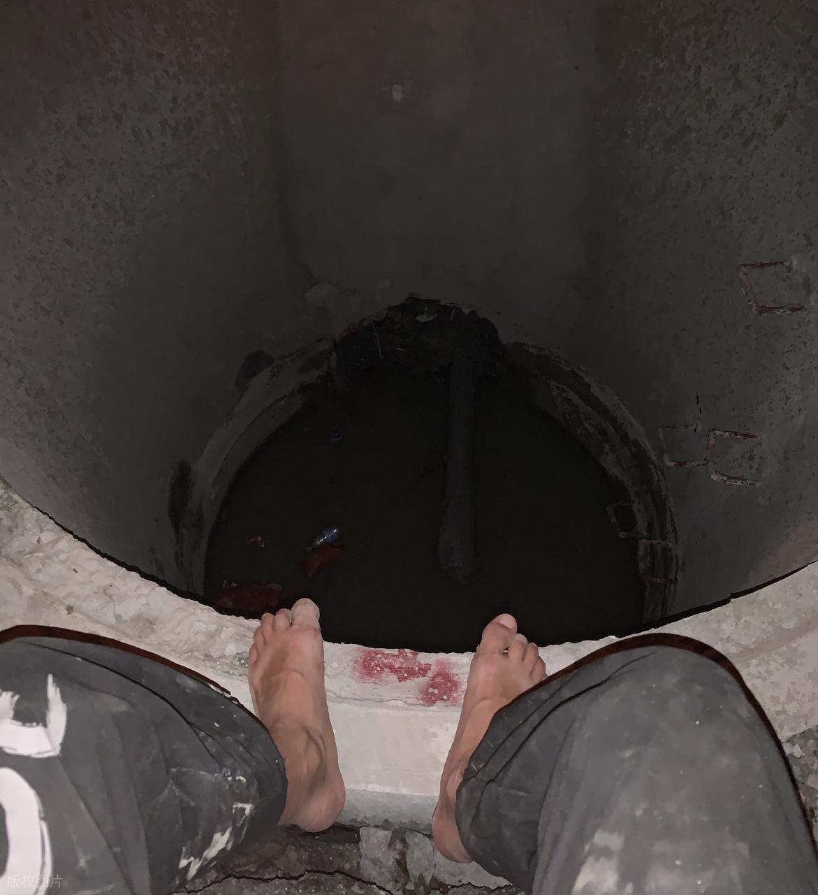 明朝传奇故事古井中的鬼手明朝永乐年间，某地有一座古庙，在古庙旁边本来是有一个