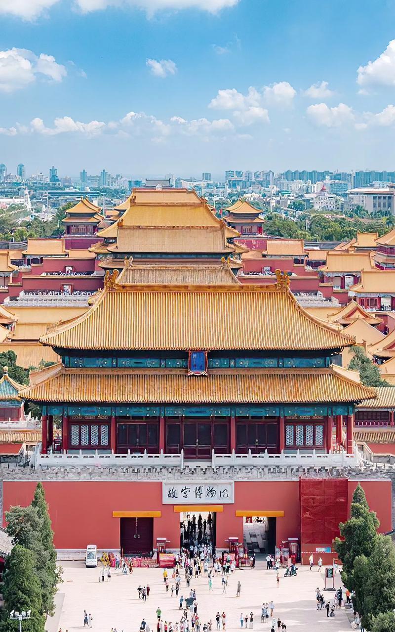 故宫缺钱到了什么地步，似乎永远入不敷出？故宫每年门票收入近8亿，文创收入大约15