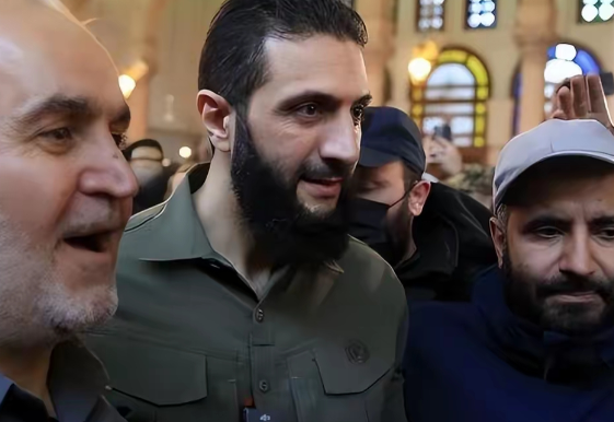 果然不出咱们预料，美国解除对叙利亚的制裁后，叙利亚总统马上宣布了两件大事，202