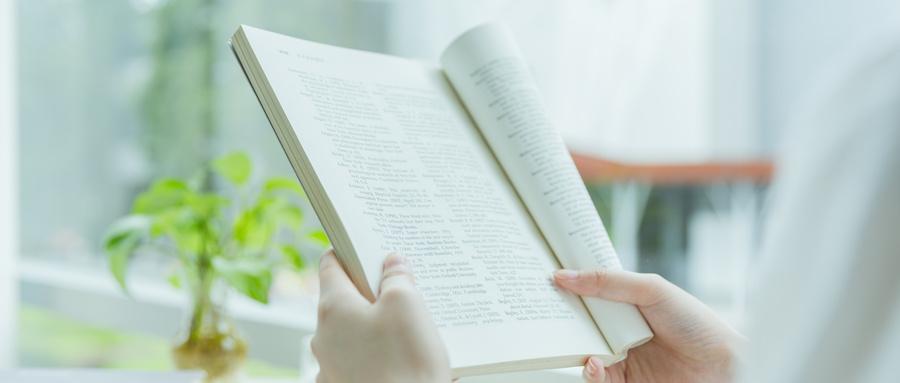 高级感的女人物欲很低：1、高级感的女人，灵性很高，明白人生是借假修真的过程，