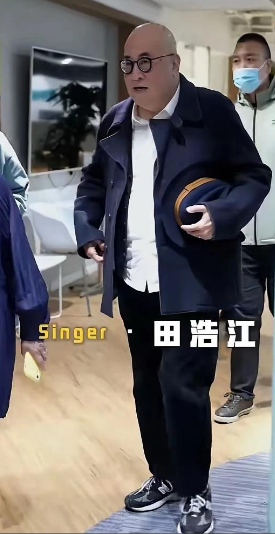 百密一疏啊既然剪掉了董宇辉为什么没把刘队一起剪掉呢？想当初那场访谈可是准