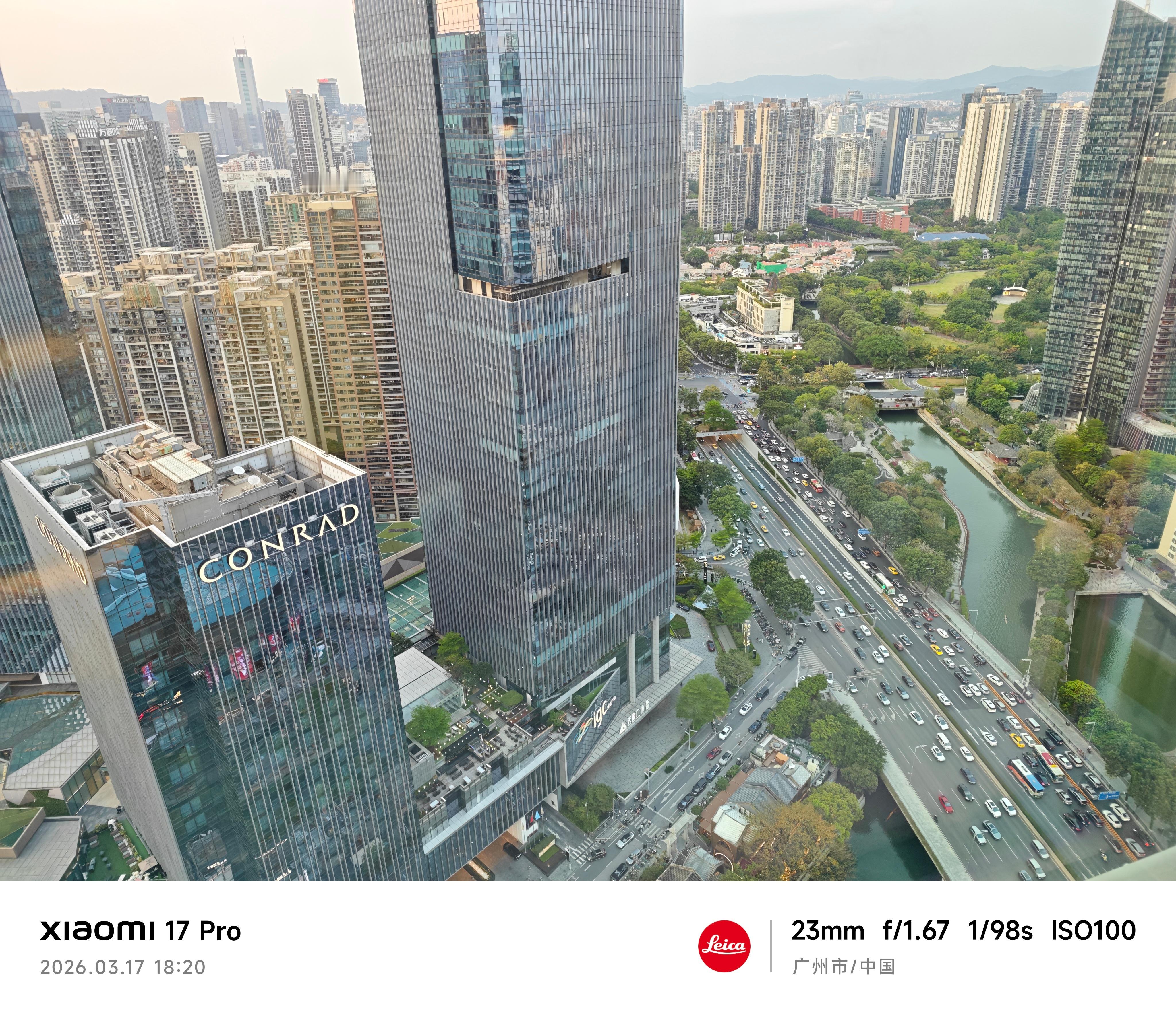 广州这个夜景真好看，晚上出来吃潮汕牛肉火锅，真好吃啊，比我在北京吃的好吃，肉还真