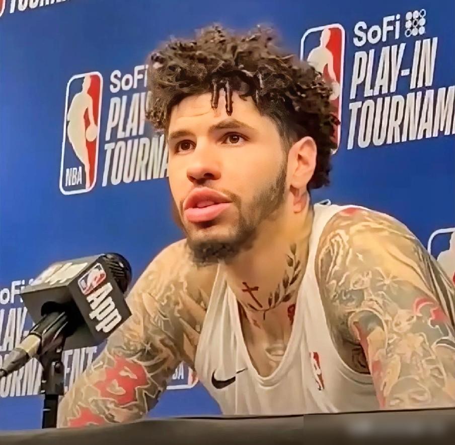 一把拽废对手当家球星，转头却撒谎说自己失忆！你敢信裁判连哨都不吹？看看第二节