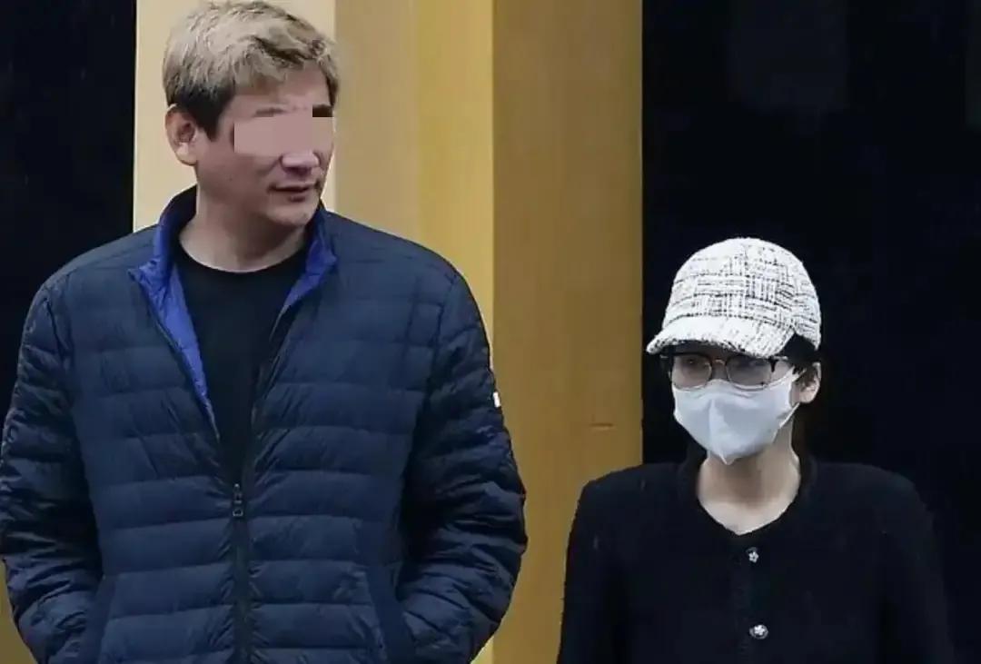 到目前为止，杨兰兰的热度还没有下去就已经很说明问题了，首先肯定不是大家想象中所谓