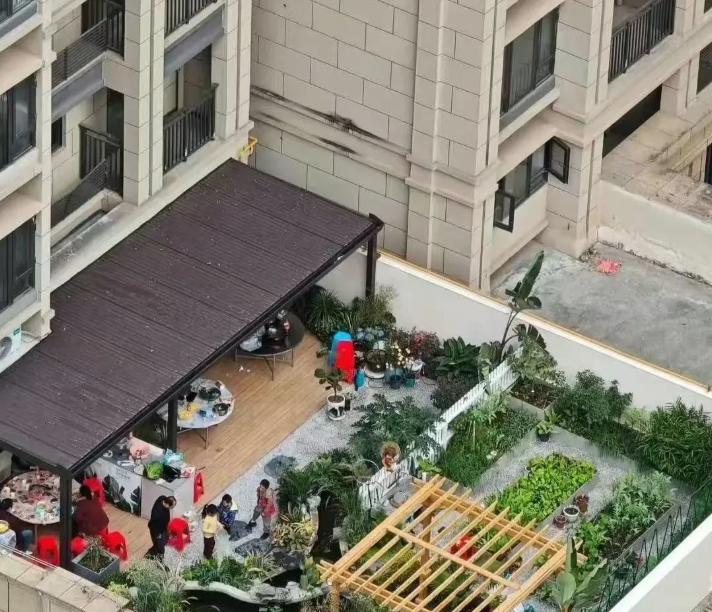 我敢打赌，楼上邻居肯定会眼红！不接受反驳！很多二手房，因为有这个院子或者露台
