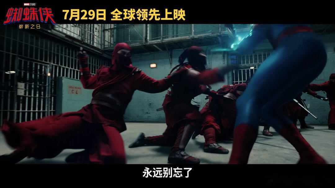 绿巨人一巴掌扇飞蜘蛛侠隔着屏幕都感觉到疼了，彼得帕克人都被扇懵了吧。本来还想秀