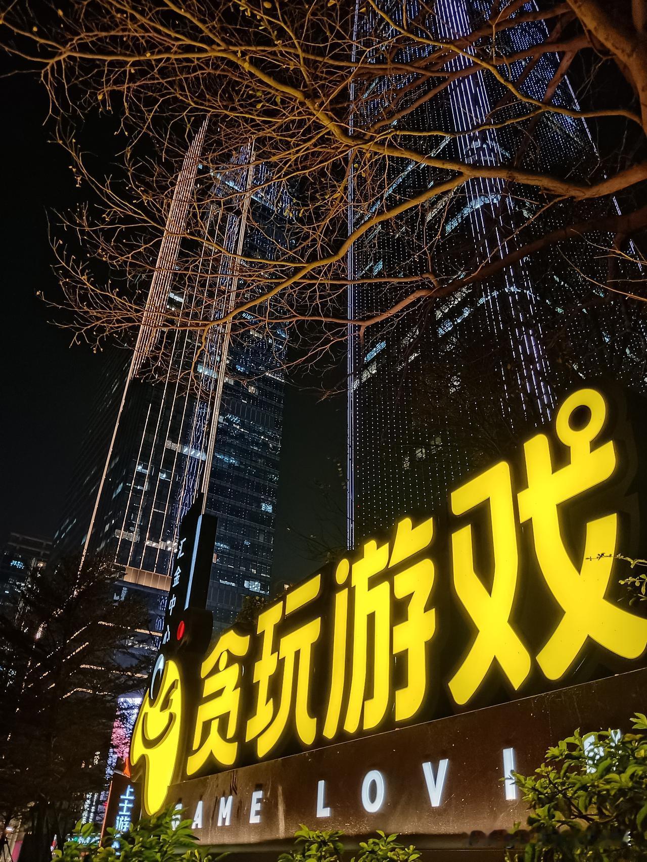 广州的人口势必会越来越多。作为我国四大中心城市之一，广州的高楼大厦日益林立，公司