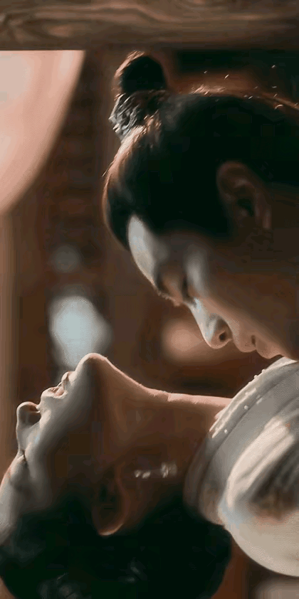 陈晓和陈妍希，拍吻戏时都十分投入。这也解释了为何有些有思想洁癖的男人，不娶女演员