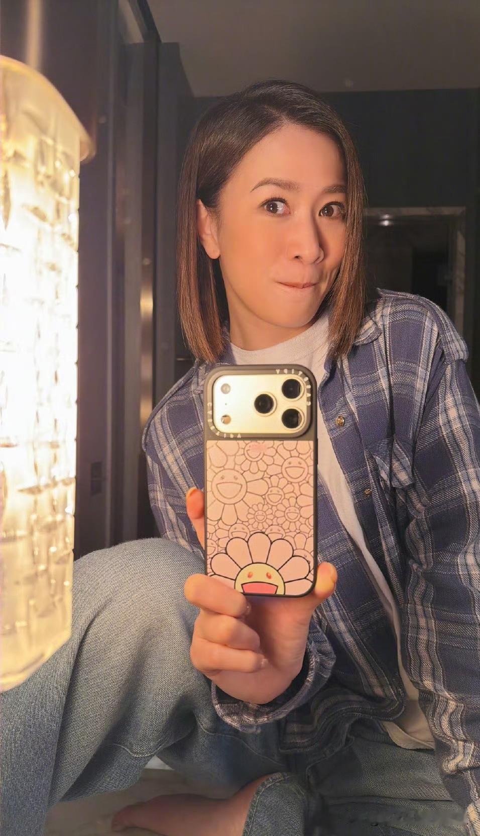 李施嬅上再见爱人真是赚翻了！不仅赚到了一笔不菲的通告费，节目后和车崇健彻底掰