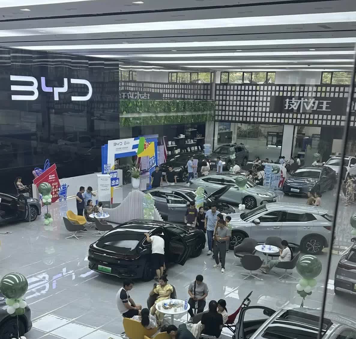 比亚迪4S店在各省的数量分布：-江苏省：117家-江西省：30家