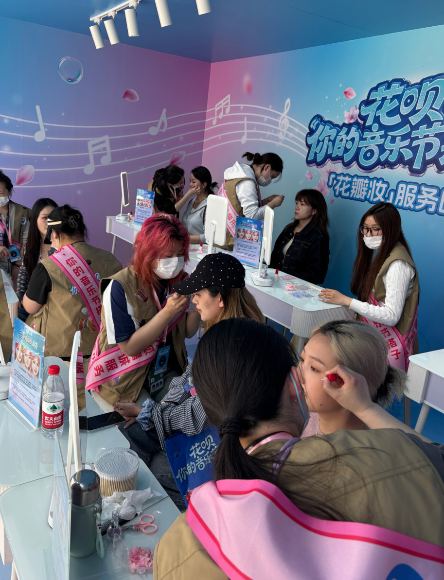 武汉草莓音乐节服务太顶了我宣布这波被宠到了！花呗用户在草莓音乐节上可以享受超多惊