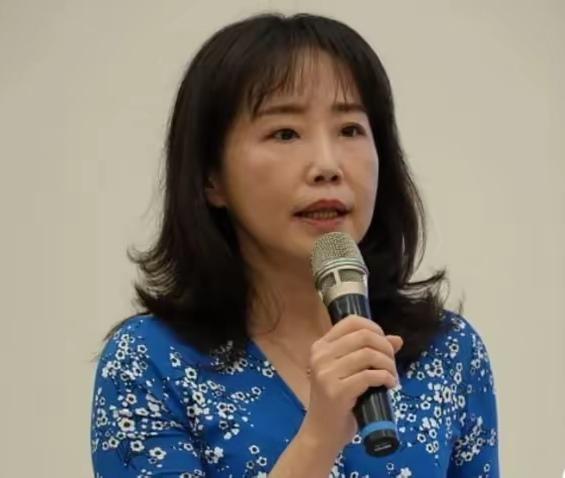 尹乃菁：两个政党，两种“不敢”近期，台湾地区时事评论员尹乃菁在政论节目中直言