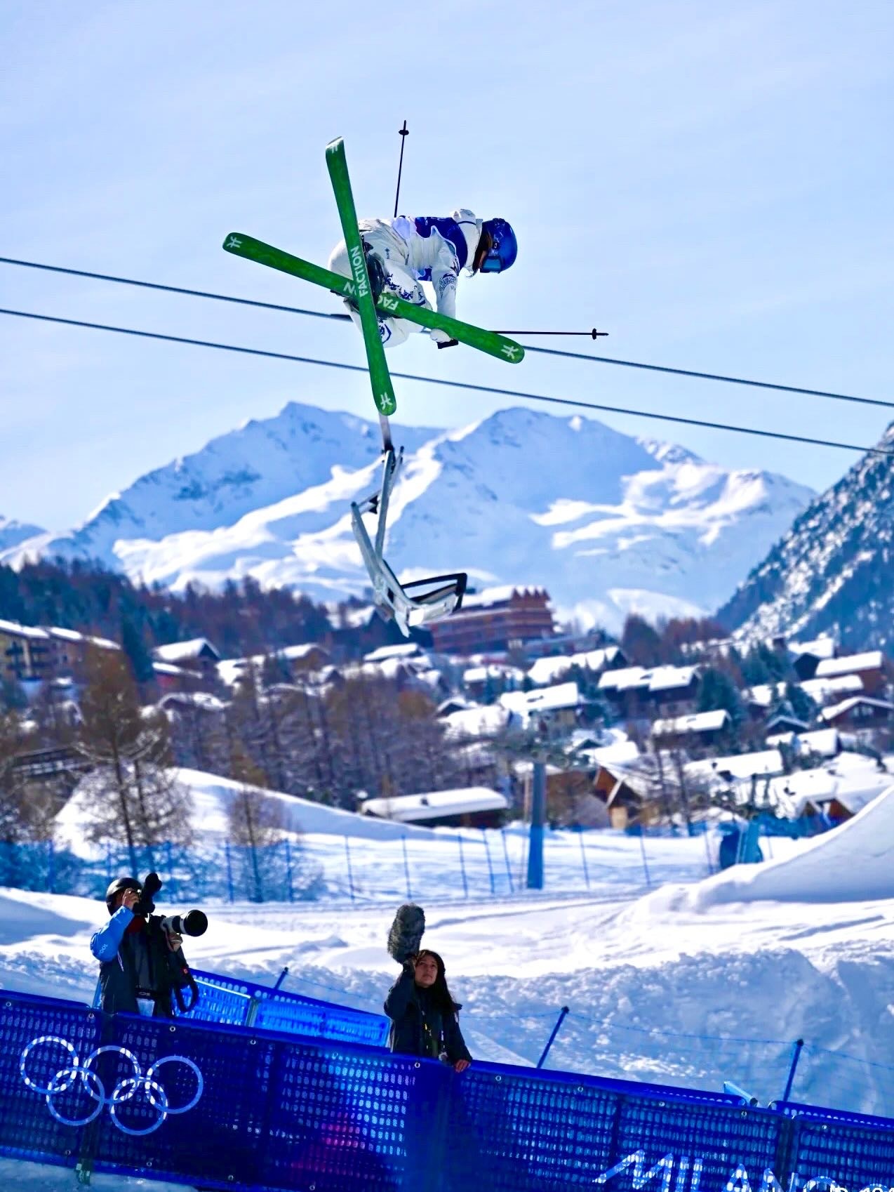 谷爱凌回顾奥运会之旅❤️冬奥会大意为：11岁时，我第一次演讲，谈女性在体育中